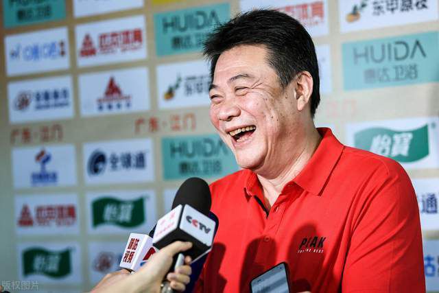 电影以圆润可爱的河狸为主角，讲述了人类女孩梅宝将自我意识注入一只机器河狸，带领动物伙伴们对抗人类的房地产开发项目的故事。